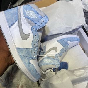 Jordan 1 hyper royals